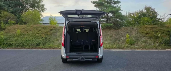 Minibus-bagdoer-aaben