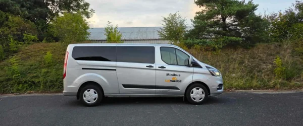 Minibus-hoejre-side