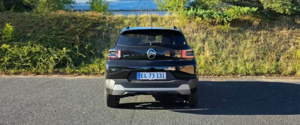 elbil-mellem-biludlejning-bagfra-udvendig