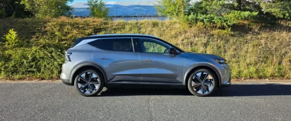 elbil-suv-biludlejning-hoejre-udvendig