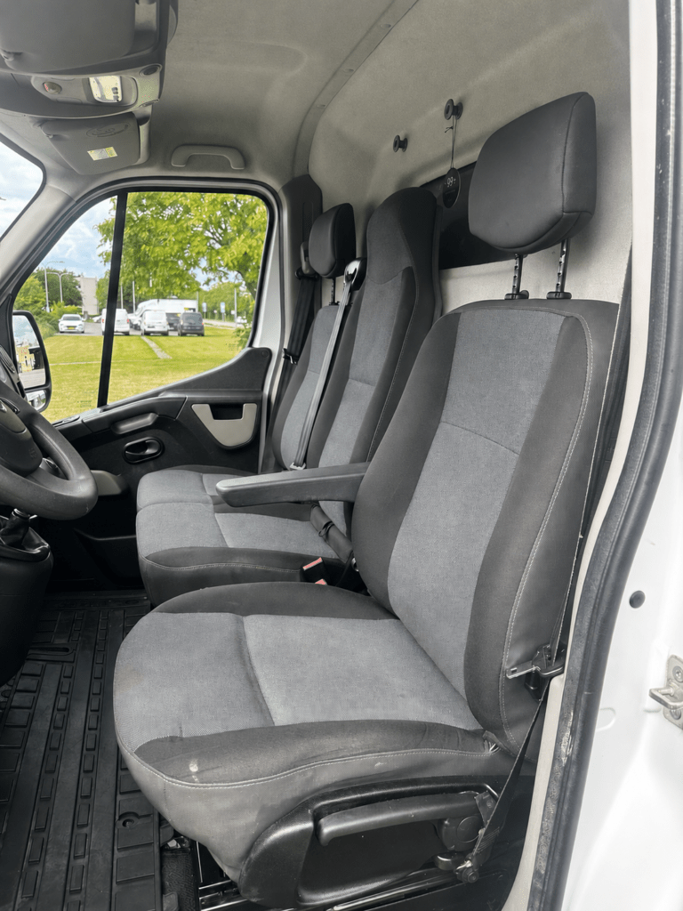 Nissan NV400