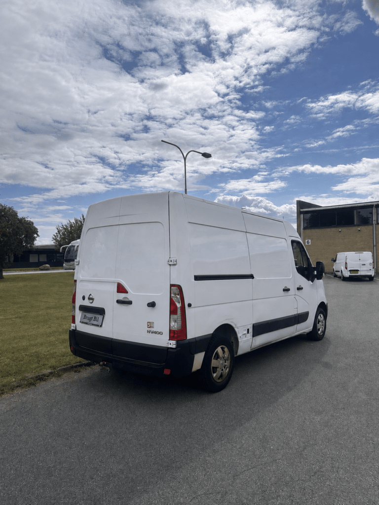 Nissan NV400